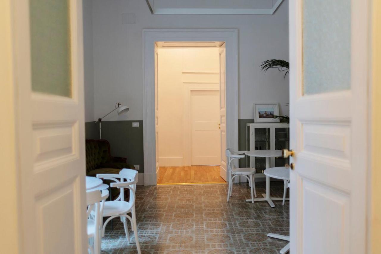 Interno21 Bed and Breakfast Napels Buitenkant foto